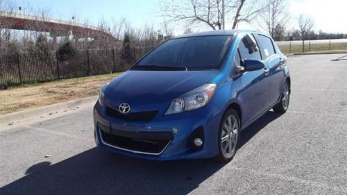 Photo Image Gallery & Touchup Paint: Toyota Yaris in Blazing Blue Pearl  (8T0)  YEARS: 2012-2014