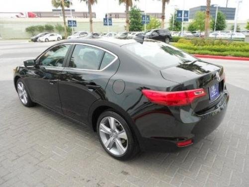 Photo of a 2013-2018 Acura ILX in Crystal Black Pearl (paint color code NH731P)