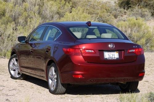 Photo of a 2013-2015 Acura ILX in Crimson Garnet Pearl (paint color code R543P