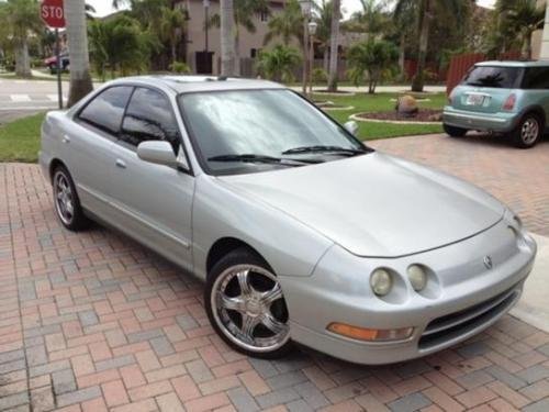 Photo of a 1997 Acura Integra in Citrus Silver Metallic (paint color code NH597M)