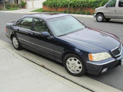 Photo of a 1999-2000 Acura RL in Monterey Blue Pearl (paint color code B93P)