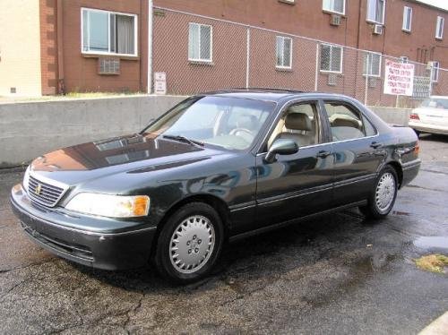 Photo of a 1996-1998 Acura RL in Juniper Green Pearl (paint color code G79P