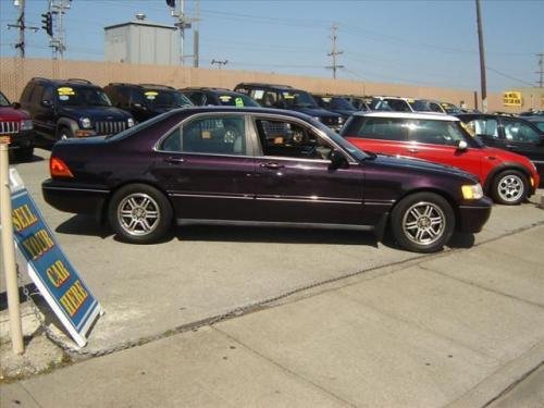 Photo of a 1996-1997 Acura RL in Black Currant Pearl (paint color code RP25P