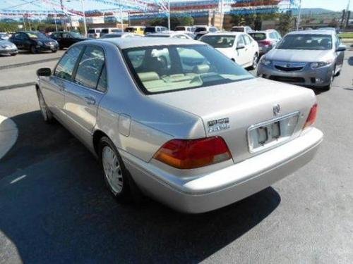 Photo of a 1996-1998 Acura RL in Heather Mist Metallic (paint color code YR508M)