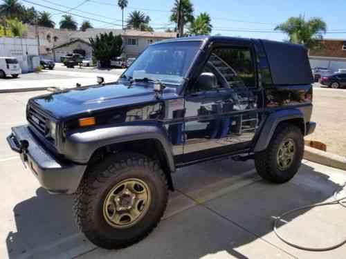 Photo of a 1990-1992 Daihatsu Rocky in Black Metallic (paint color code NA5)