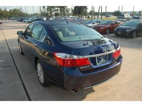 Photo of a 2013-2017 Honda Accord in Obsidian Blue Pearl (paint color code B588P