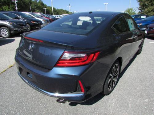 Photo of a 2016-2017 Honda Accord in Deep Blue Opal Metallic (paint color code B615M)