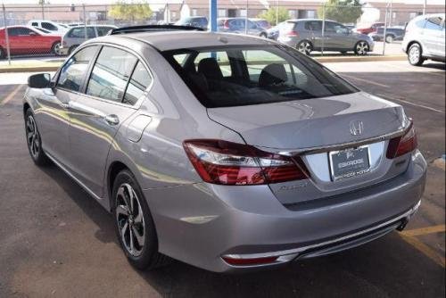 Photo of a 2017 Honda Accord in Lunar Silver Metallic (paint color code NH830M