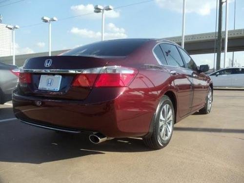 Photo of a 2013-2017 Honda Accord in Basque Red Pearl II (paint color code R548P)