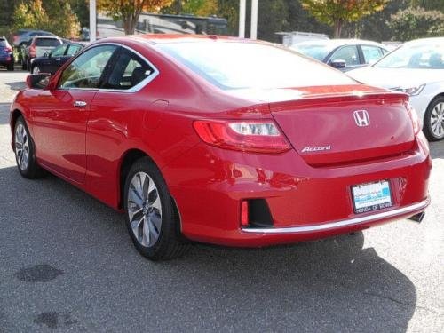 Photo of a 2013-2017 Honda Accord in San Marino Red (paint color code R94)