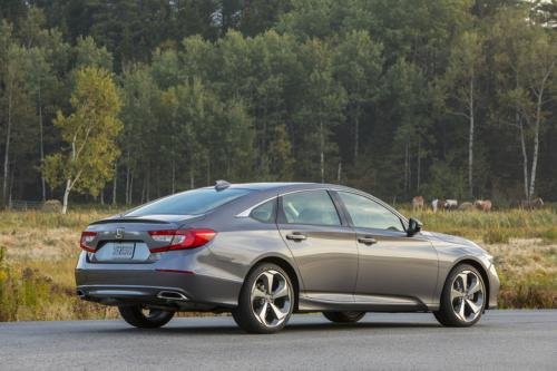 Photo of a 2018 Honda Accord in Modern Steel Metallic (paint color code NH797M