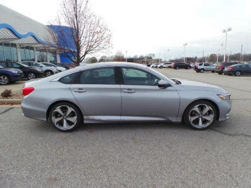 Photo of a 2022 Honda Accord in Lunar Silver Metallic (paint color code NH830M