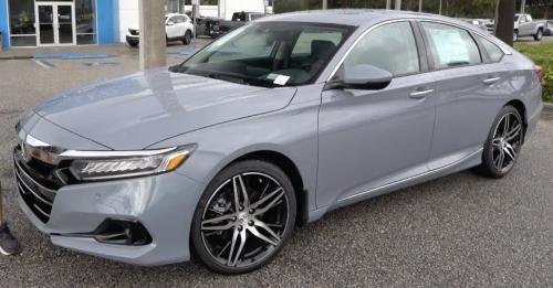 Photo of a 2021-2022 Honda Accord in Sonic Gray Pearl (paint color code NH877P)