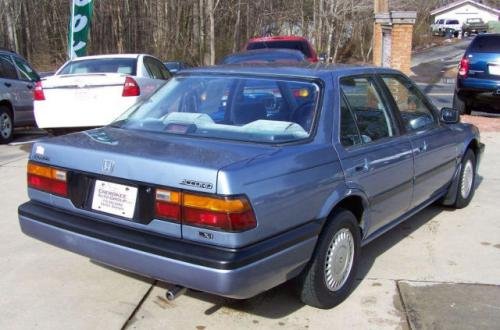Photo of a 1986-1988 Honda Accord in Montreal Blue Metallic (paint color code B35M