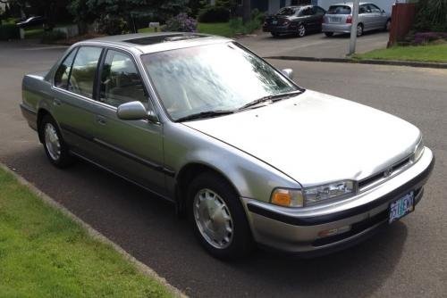 Photo of a 1991 Honda Accord in Solaris Silver Metallic (paint color code NH536M)