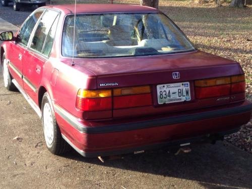 Photo of a 1991-1993 Honda Accord in Bordeaux Red Pearl (paint color code R78P)