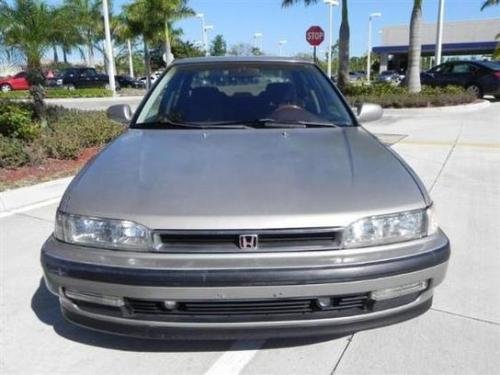 Photo of a 1993 Honda Accord in Seattle Silver Metallic (paint color code YR94M)