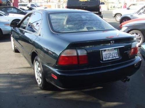 Photo of a 1994-1997 Honda Accord in Sherwood Green Pearl (paint color code G78P