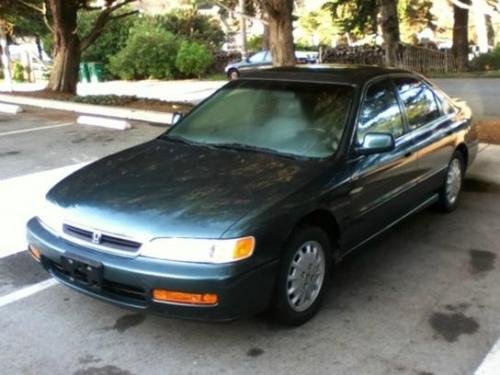 Photo of a 1996-1997 Honda Accord in Eucalyptus Green Pearl (paint color code G83P)