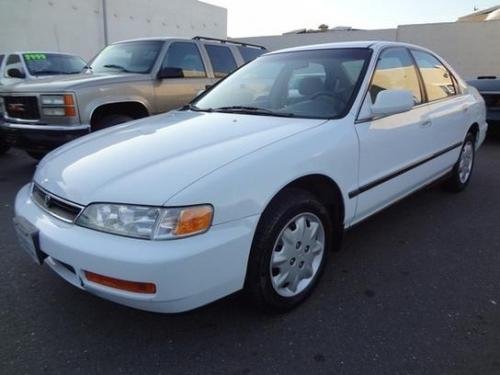 Photo of a 1994-1997 Honda Accord in Frost White (paint color code NH538