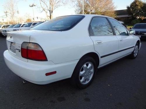 Photo of a 1994-1997 Honda Accord in Frost White (paint color code NH538)