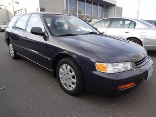 Photo of a 1994 Honda Accord in Nightshade Gray Pearl (paint color code NH577P)