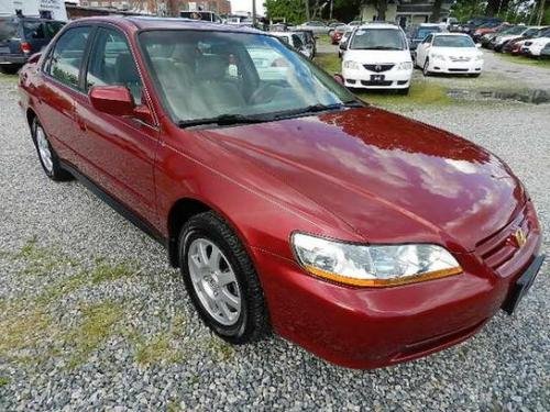 Photo of a 2001-2002 Honda Accord in Firepepper Red Pearl (paint color code R507P)