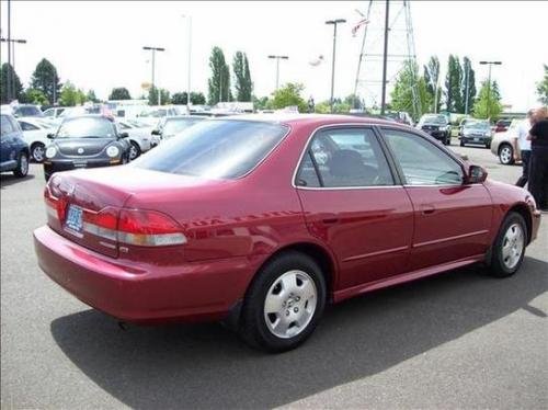 Photo of a 2001-2002 Honda Accord in Firepepper Red Pearl (paint color code R507P)