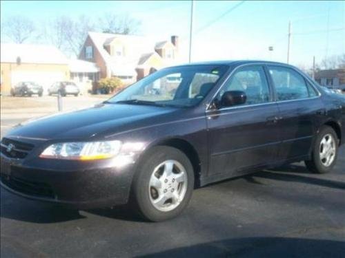 Photo of a 1998-1999 Honda Accord in Black Currant Pearl (paint color code RP25P