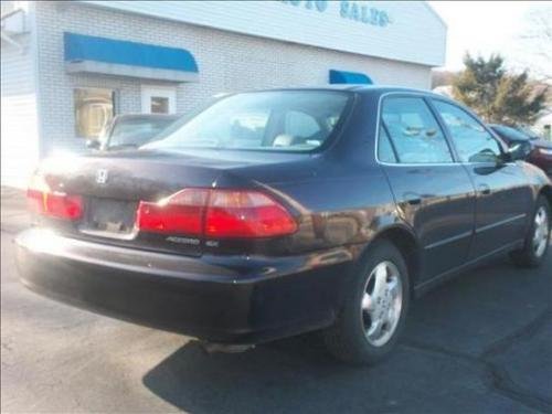 Photo of a 1998-1999 Honda Accord in Black Currant Pearl (paint color code RP25P