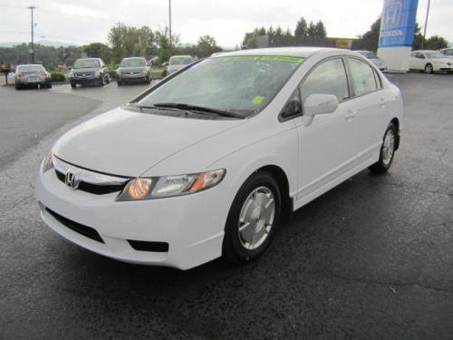 Photo of a 2011 Honda Civic in Spectrum White Pearl (paint color code NH756P)