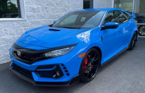 Photo of a 2020-2021 Honda Civic in Boost Blue Pearl (paint color code B637P)