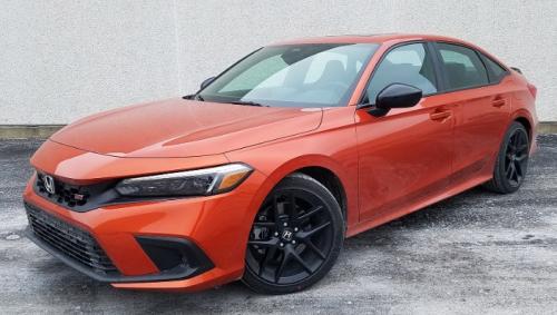 Photo of a 2022-2023 Honda Civic in Blazing Orange Pearl (paint color code YR659P)