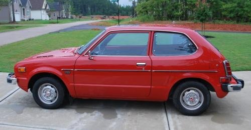 Photo of a 1977-1978 Honda Civic in Sophia Red (paint color code R31