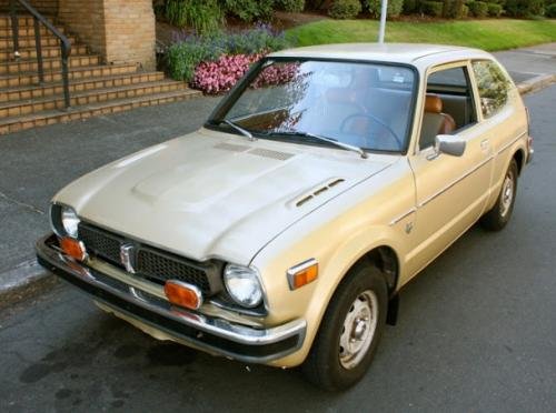 Photo of a 1976 Honda Civic in Cheyenne Gold Metallic (paint color code YR27M