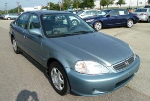 Photo of a 1999-2000 Honda Civic in Iced Teal Pearl (paint color code BG41P