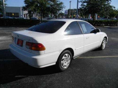 Photo of a 1996-1997 Honda Civic in Frost White (paint color code NH538)
