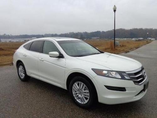 Photo of a 2010-2015 Honda Crosstour in White Diamond Pearl (paint color code NH603P)