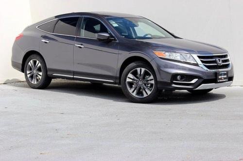 Photo of a 2015 Honda Crosstour in Modern Steel Metallic (paint color code NH797M