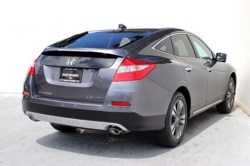 Photo of a 2015 Honda Crosstour in Modern Steel Metallic (paint color code NH797M