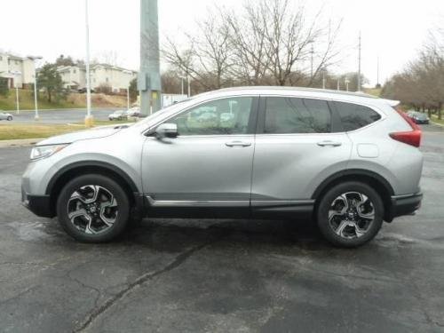 Photo of a 2017 Honda CR-V in Lunar Silver Metallic (paint color code NH830M