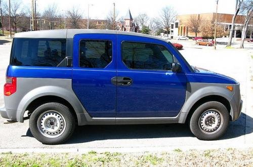 Photo of a 2004-2005 Honda Element in Fiji Blue Pearl (paint color code B529P