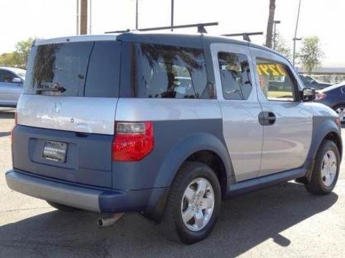 Photo of a 2003-2005 Honda Element in Satin Silver Metallic (paint color code NH623M