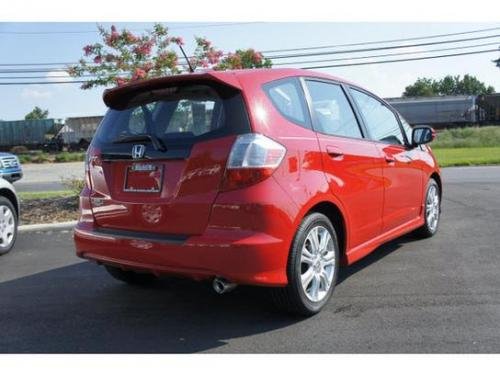 Photo of a 2009-2013 Honda Fit in Milano Red (paint color code R81)