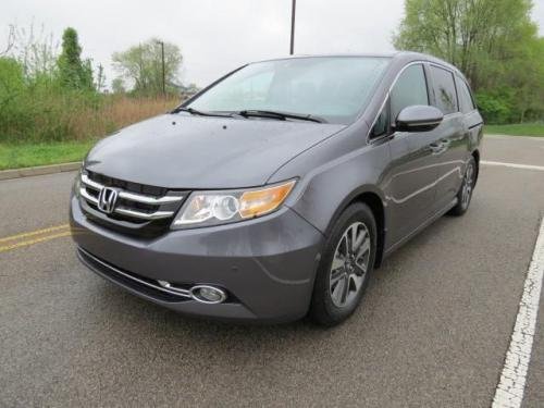 Photo of a 2014-2017 Honda Odyssey in Modern Steel Metallic (paint color code NH797M