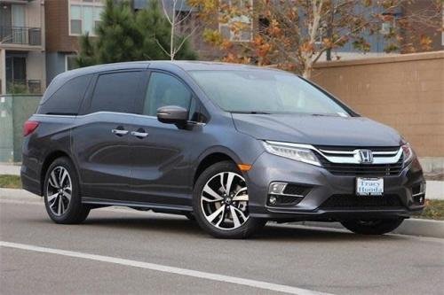 Photo of a 2018 Honda Odyssey in Modern Steel Metallic (paint color code NH797M