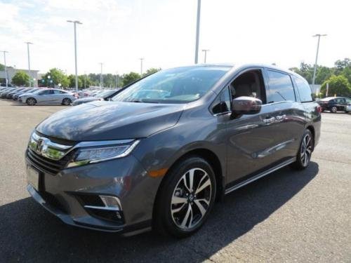 Photo of a 2018 Honda Odyssey in Modern Steel Metallic (paint color code NH797M