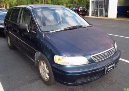 Photo of a 1995-1996 Honda Odyssey in Azure Blue-Green Pearl (paint color code BG34P)