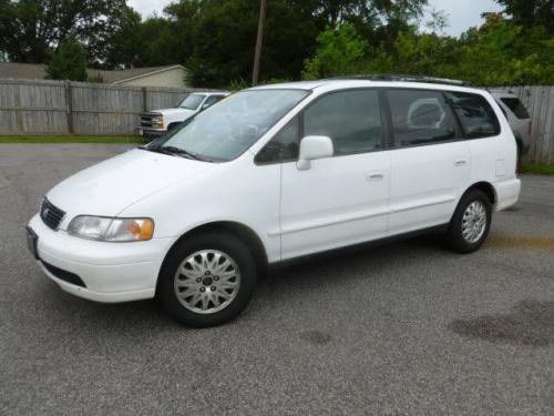 Photo of a 1997-1998 Honda Odyssey in Taffeta White (paint color code NH578)