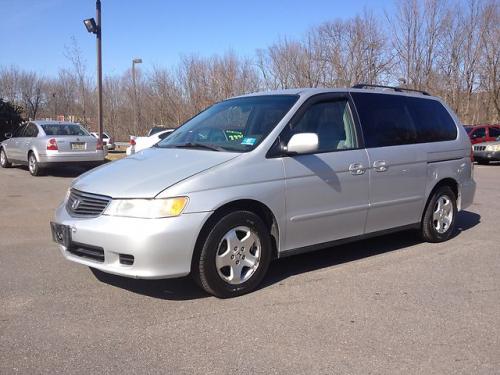 Photo of a 2003 Honda Odyssey in Starlight Silver Metallic (paint color code NH638M)